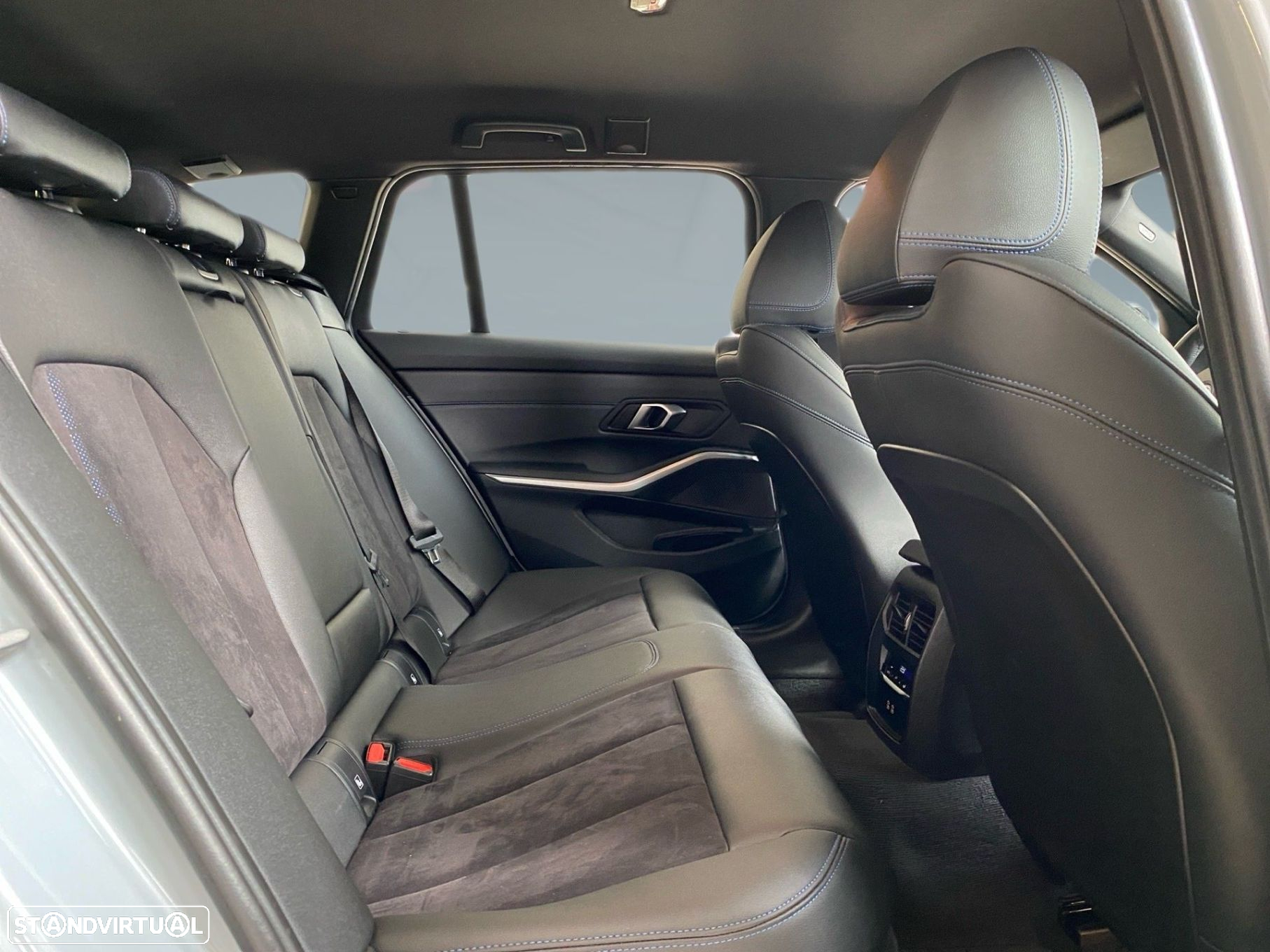 BMW 330 e Touring Pack Desportivo M Auto - 18
