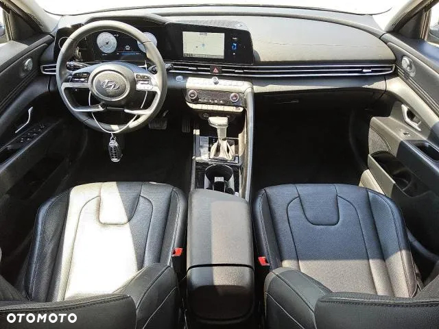 Hyundai Elantra 1.6 Executive CVT - 8