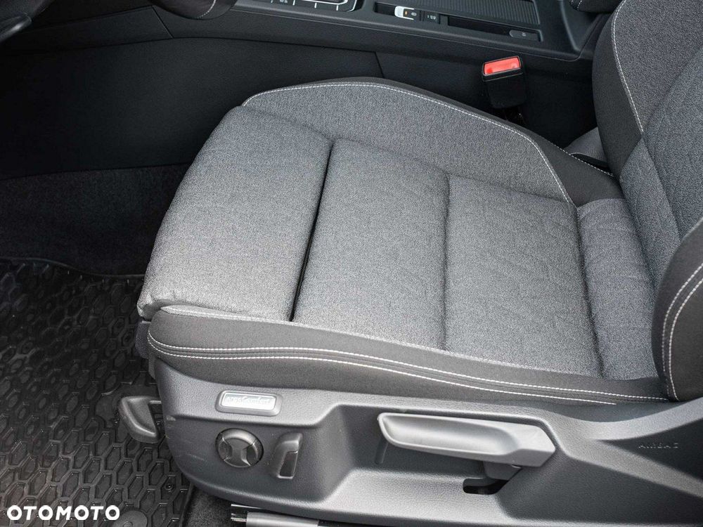 Volkswagen Passat - 11