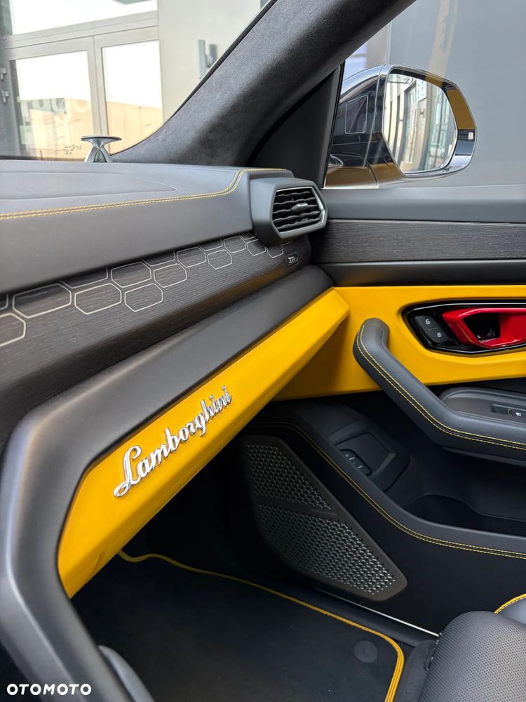 Lamborghini Urus - 33