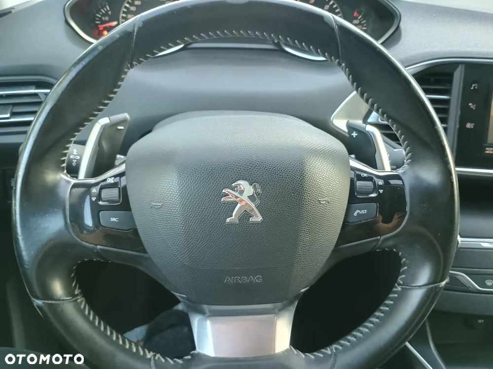 Peugeot 308 - 8