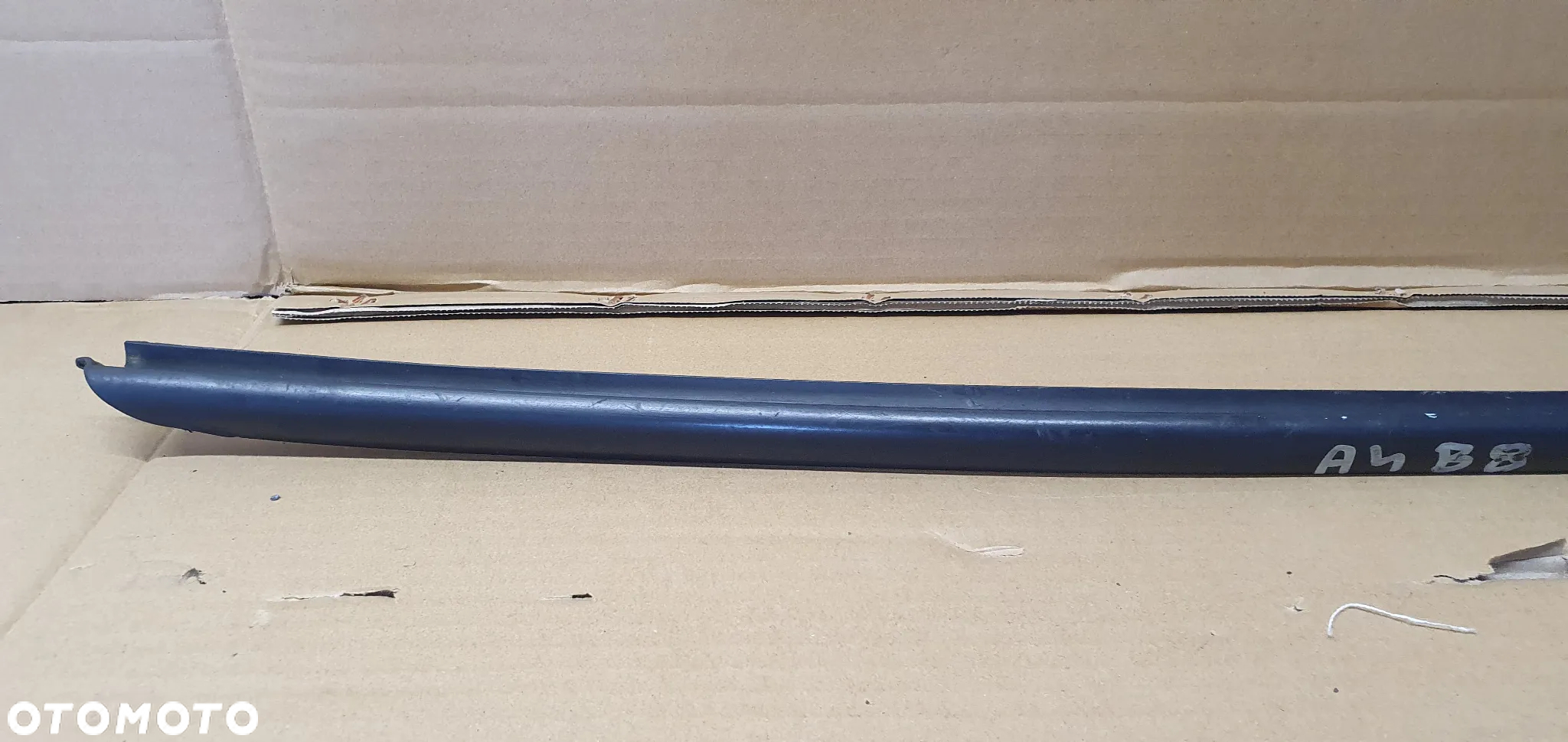 Listwa szyby czołowej lewy przód Audi A4 B8 8K0854327 - 2