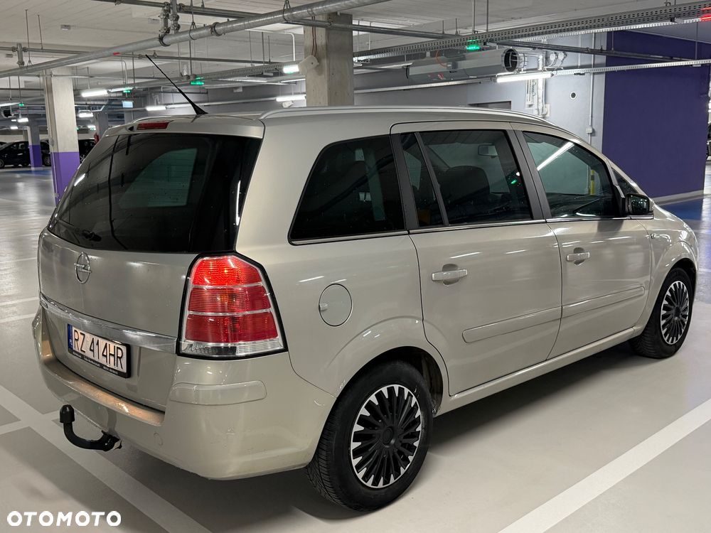Opel Zafira - 10