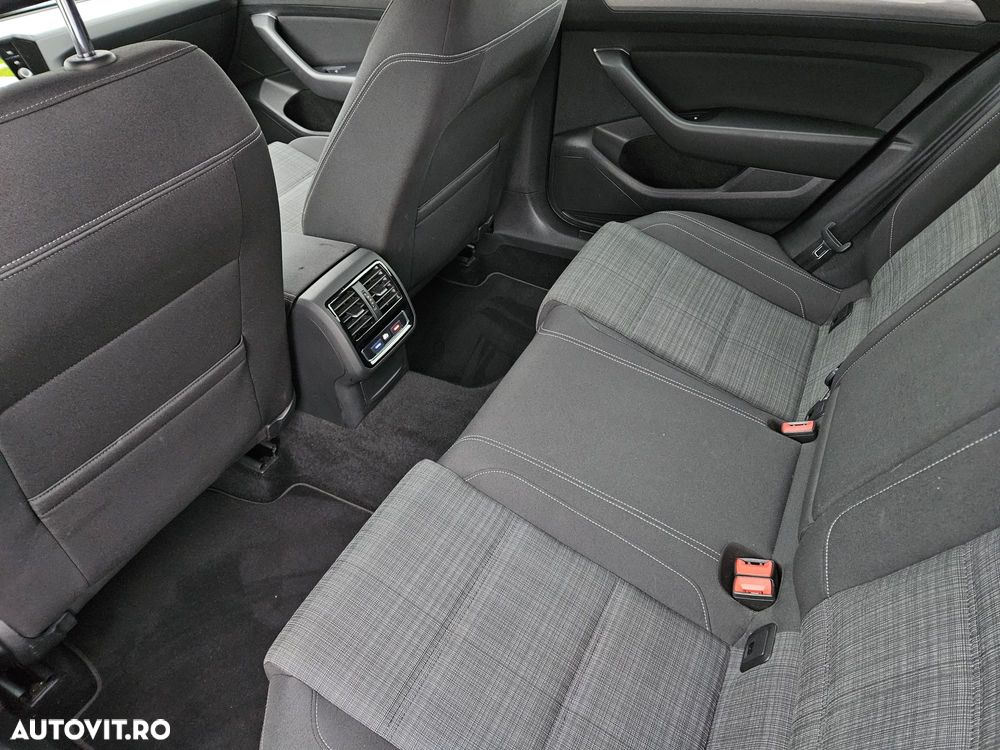 Volkswagen Passat - 8