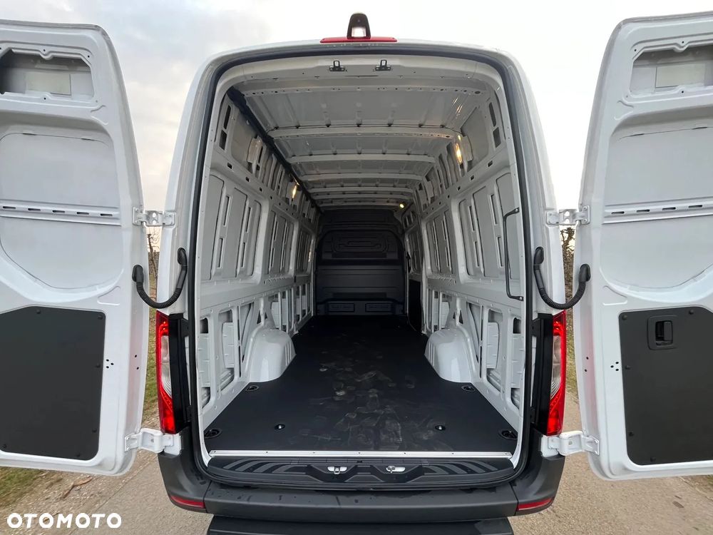Mercedes-Benz 314 eSprinter Furgon 3.5t - 8