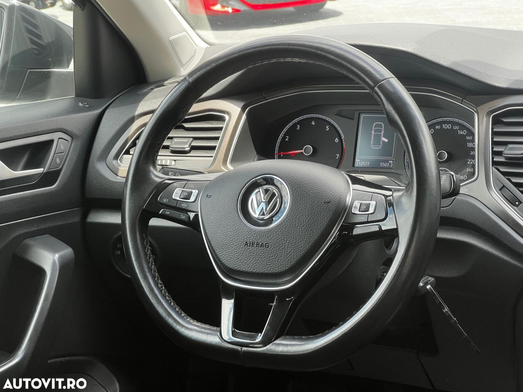 Volkswagen T-ROC - 10