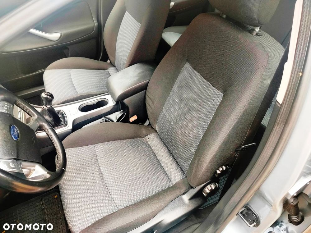 Ford Mondeo 1.6 Ghia X - 23