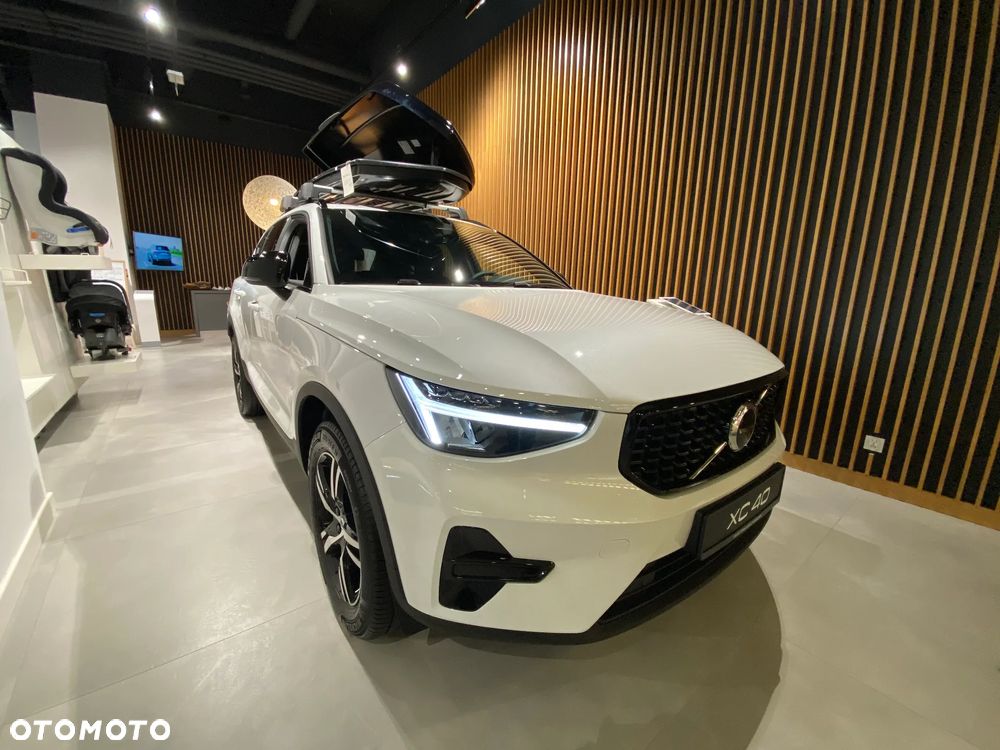 Volvo XC 40 B3 Plus Dark - 2