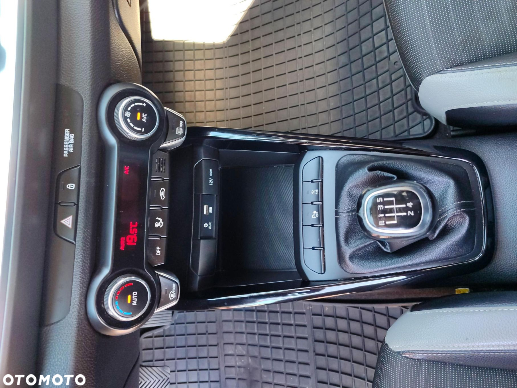 Kia Stonic 1.0 T-GDI L - 12