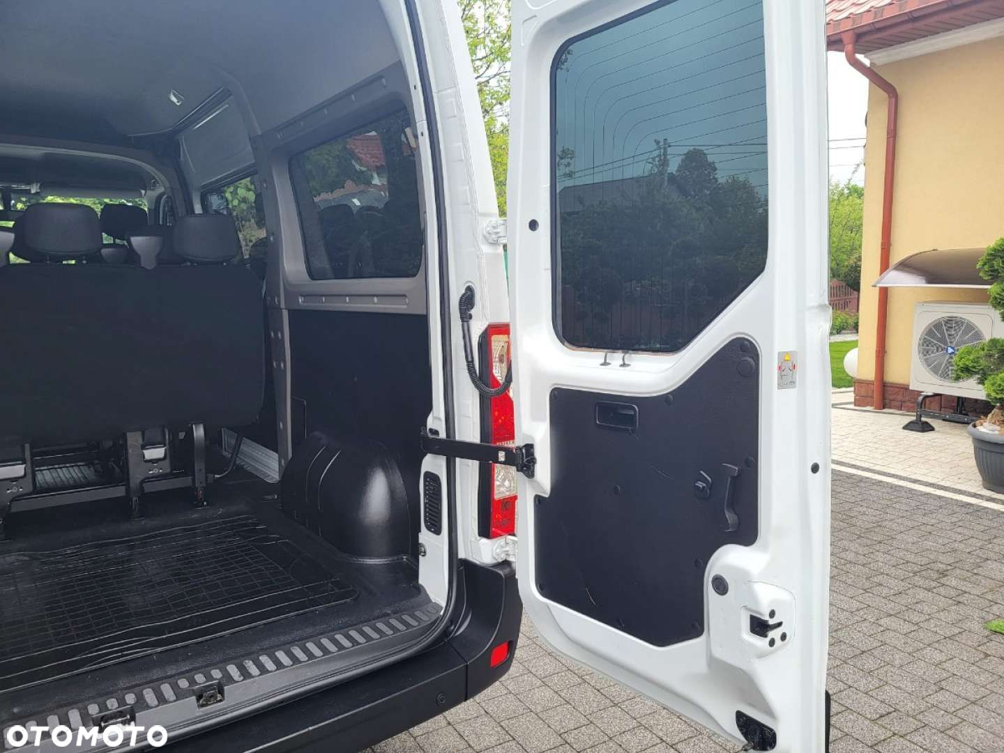 Renault Master 2.3 170ps. L2H2  8-osobowy - 40