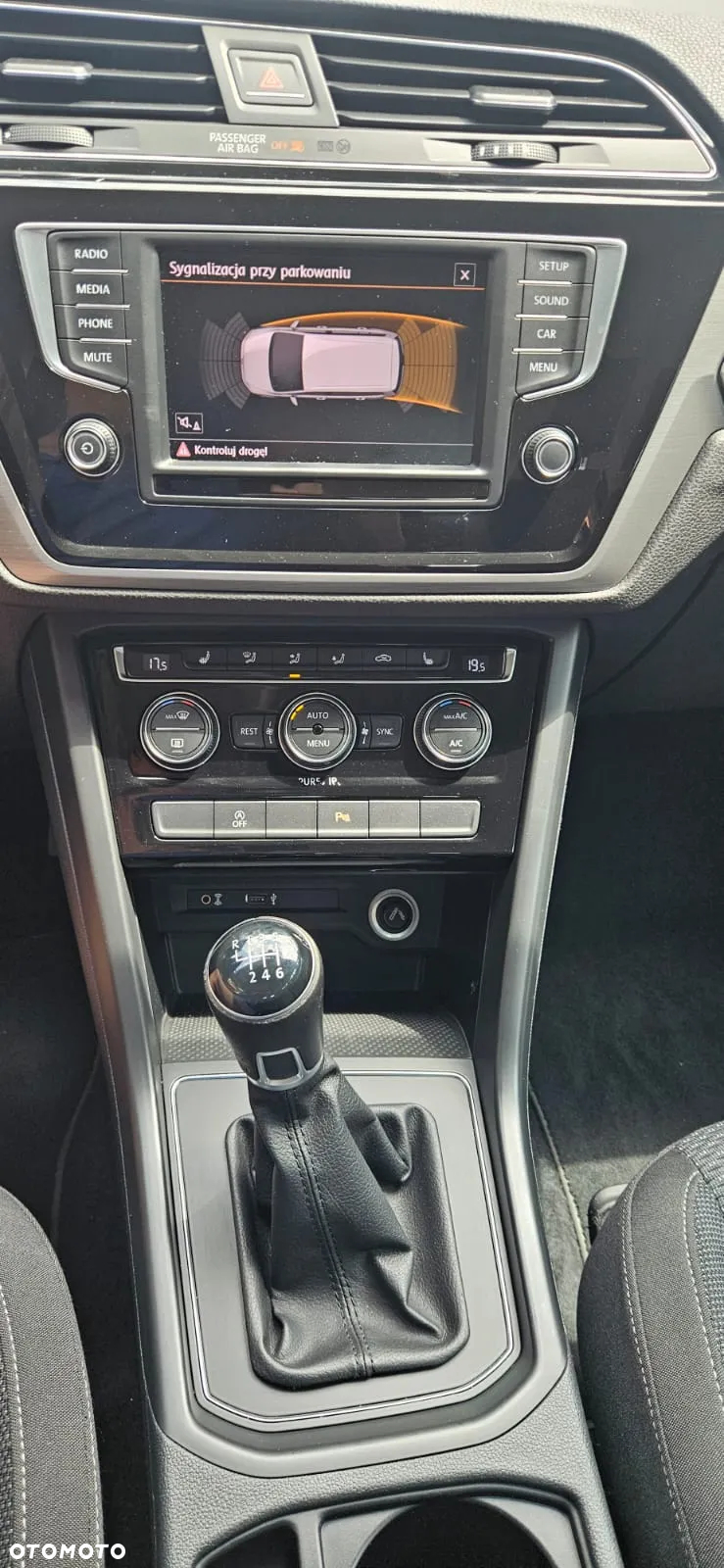 Volkswagen Touran 1.6 TDI BMT Comfortline - 10