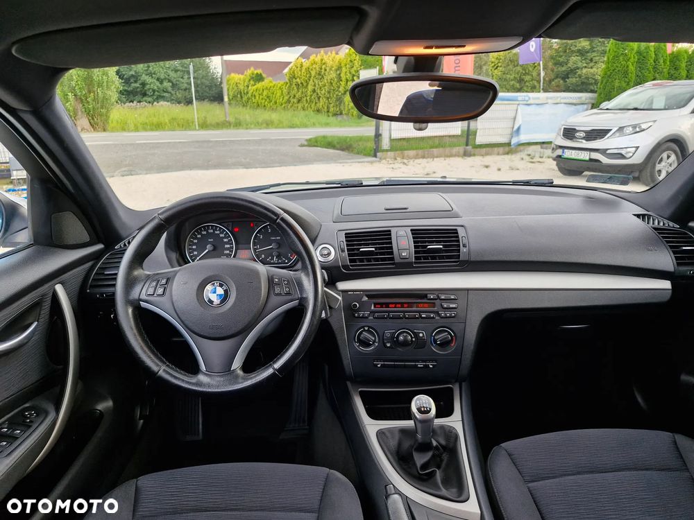 BMW Seria 1 116i - 24