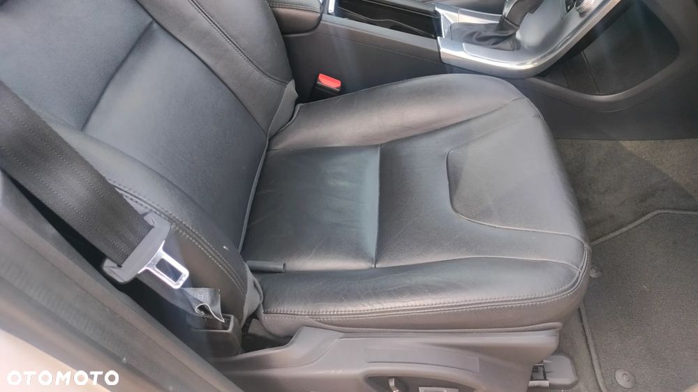 Volvo XC 60 D4 Drive-E Momentum - 4