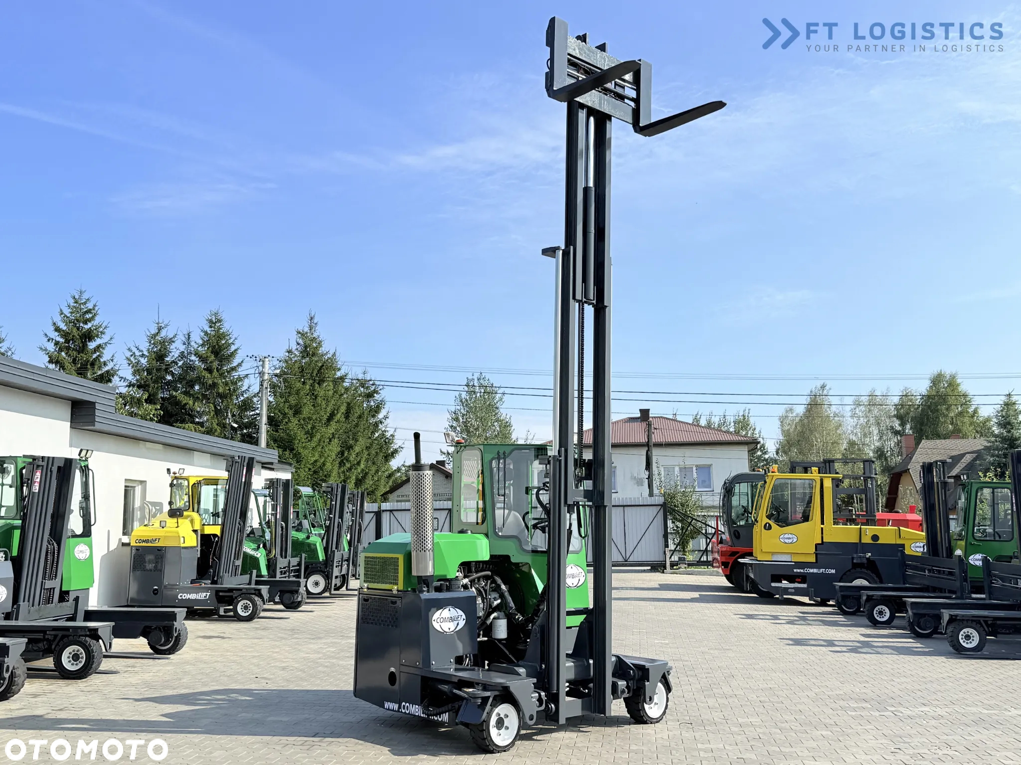 Combilift C2500 / GAS / TRIPLEX 4900MM / WOLNY SKOK /JEDYNE 2446 MOTOGODZIN /  POZYCJONER WIDEŁ / PEŁNA KABINA / STAN IDEALNY / Szeroka oferta wózków czterokierunkowych i bocznych, dopasowanych do różnorodnych potrzeb i zastosowań - 36