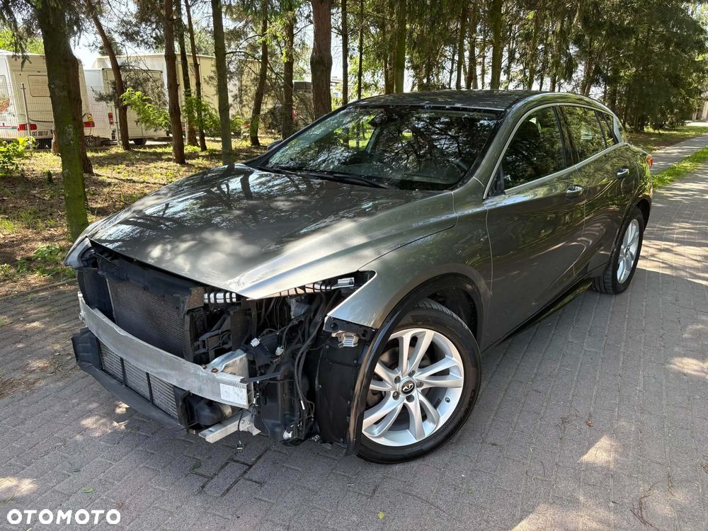 Infiniti Q30 - 2