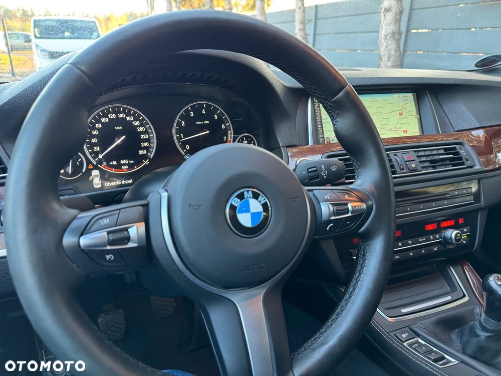 BMW Seria 5 528i - 24