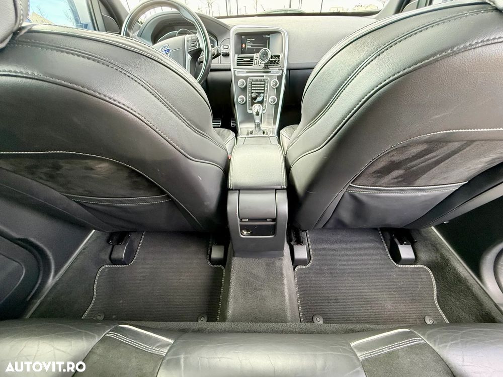 Volvo XC 60 D5 AWD Geartronic Momentum - 10