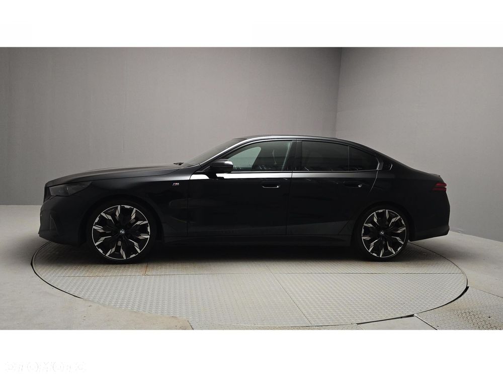 BMW Seria 5 520d xDrive mHEV M Sport - 3