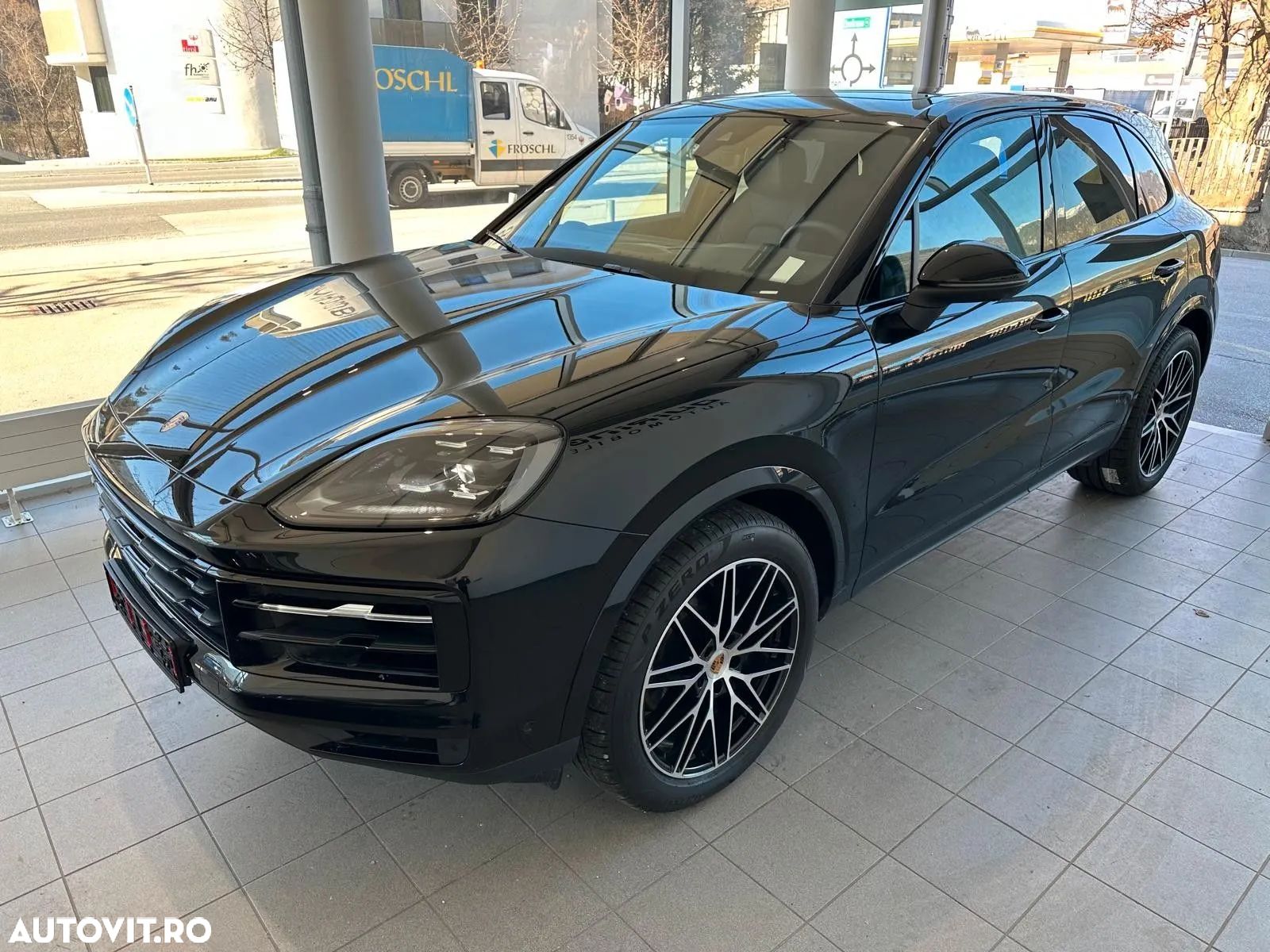 Porsche Cayenne - 1