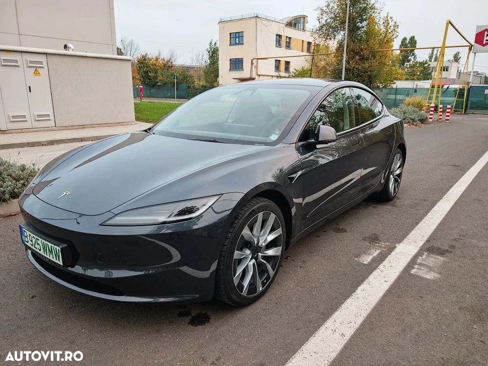 Tesla Model 3 - 1