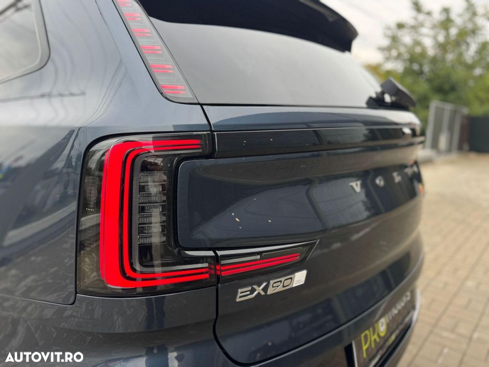 Volvo EX90 - 38