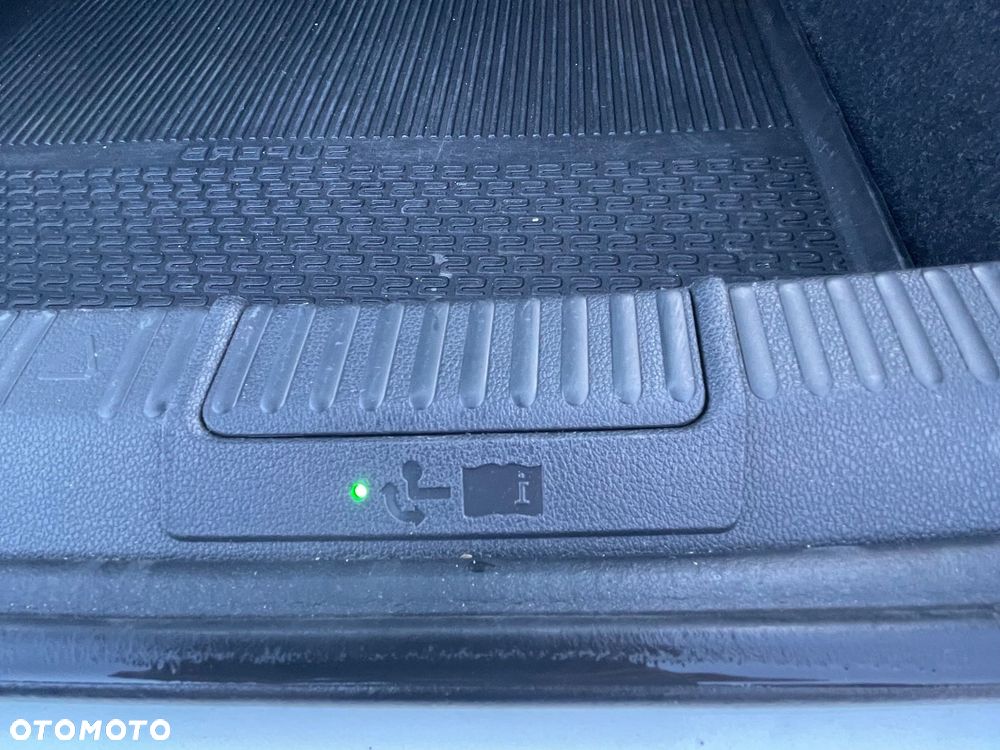 Skoda Superb 2.0 TDI L&K DSG - 28