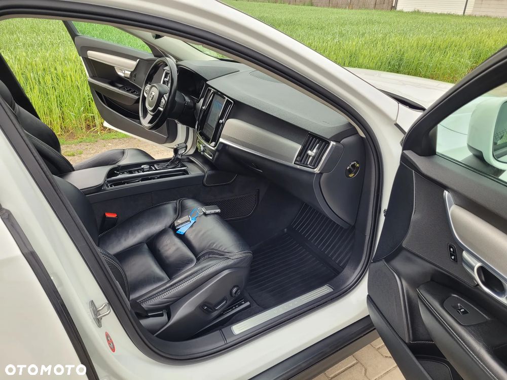 Volvo V90 Cross Country - 11