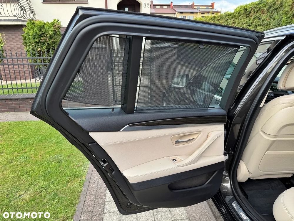 BMW Seria 5 525d Luxury Line - 25