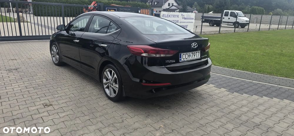 Hyundai Elantra 1.6 CRDi Comfort - 11
