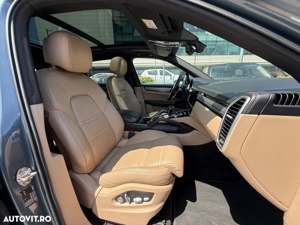 Porsche Cayenne - 16