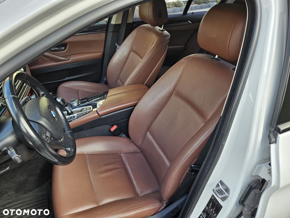 BMW Seria 5 520d xDrive - 12