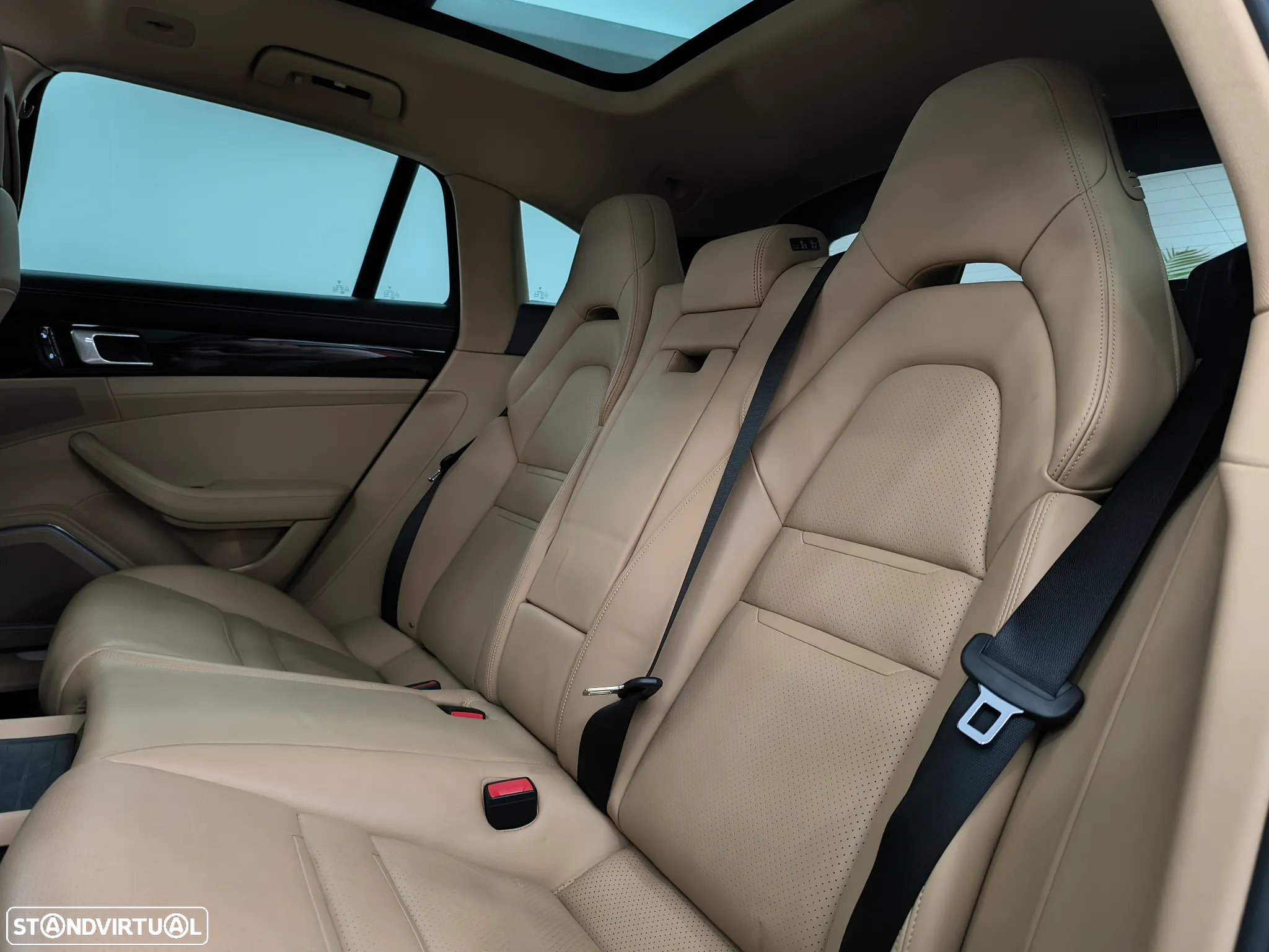 Porsche Panamera Sport Turismo 4 E-Hybrid - 36