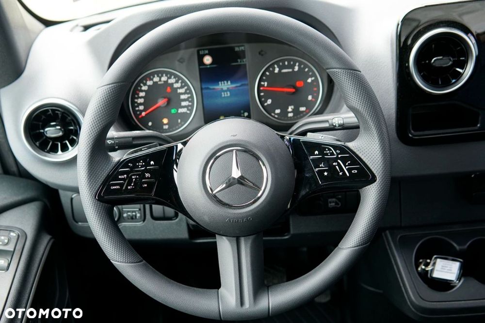Mercedes-Benz Sprinter - 13