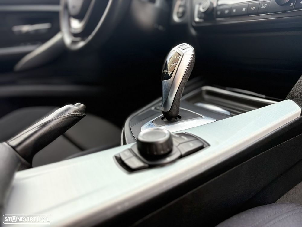 BMW 318 d Auto Line Sport - 21