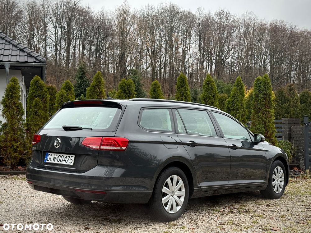 Volkswagen Passat - 4