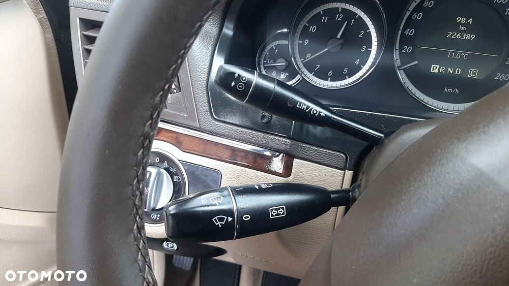 Mercedes-Benz Klasa E 250 CGI BlueEFFICIENCY Automatik Avantgarde - 25
