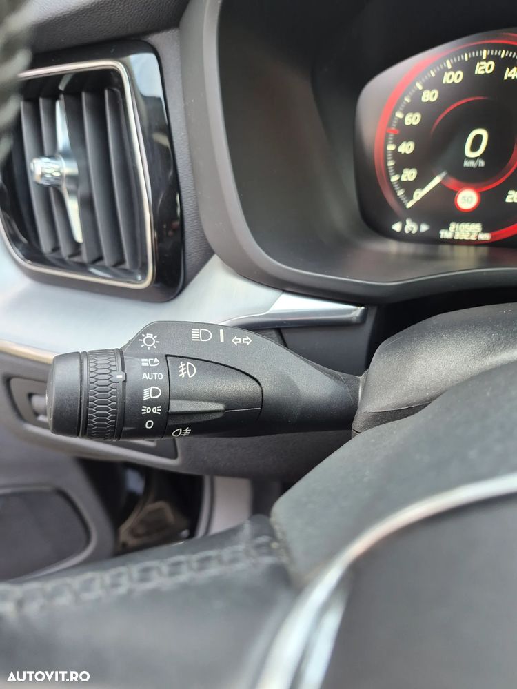 Volvo XC 60 D4 AWD Momentum - 11