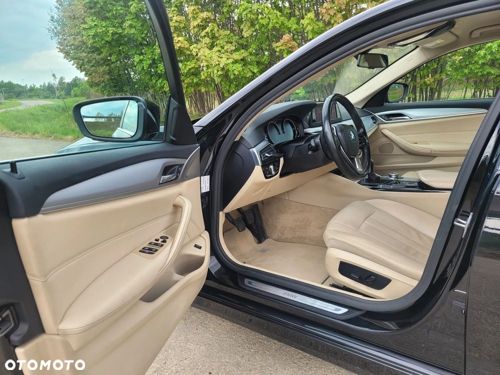 BMW Seria 5 520d Sport Line - 10