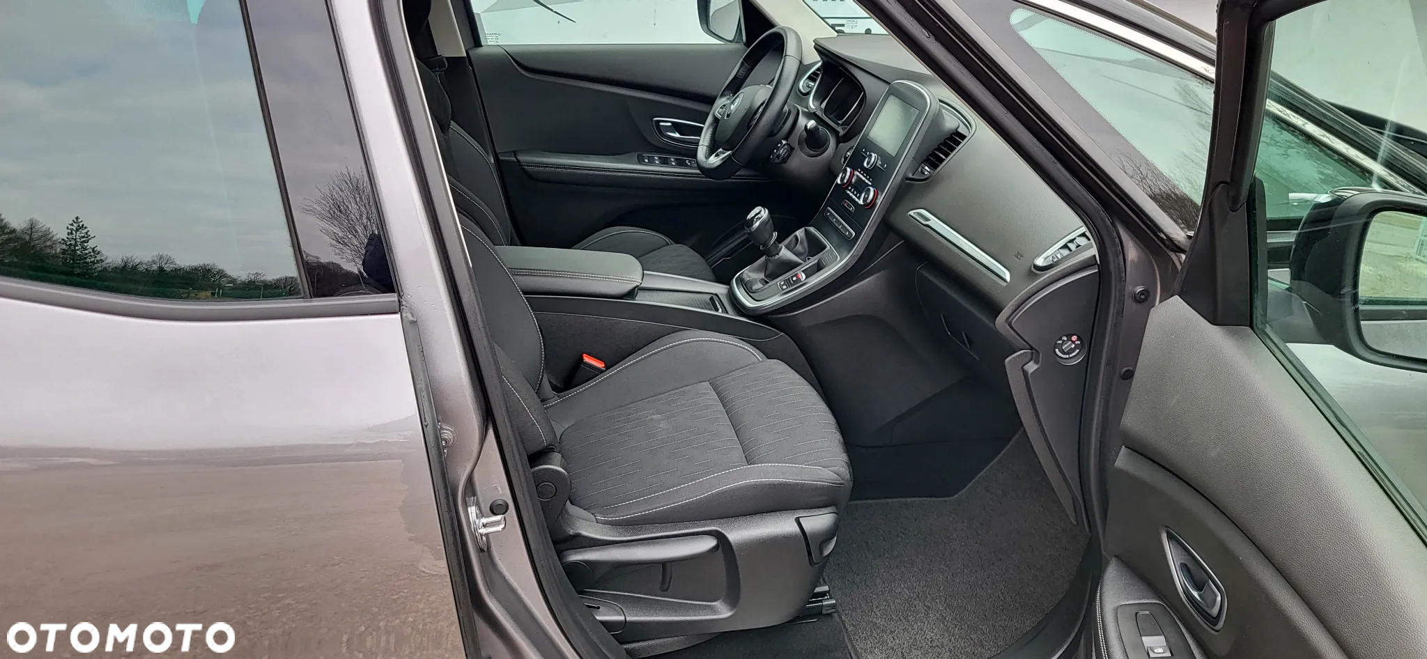 Renault Scenic BLUE dCi 120 LIMITED - 19