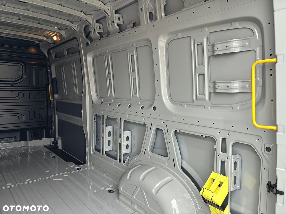 Volkswagen Crafter 35 Furgon L4H3, 2.0TDI 140KM, 4490mm, Wysoki dach - 11