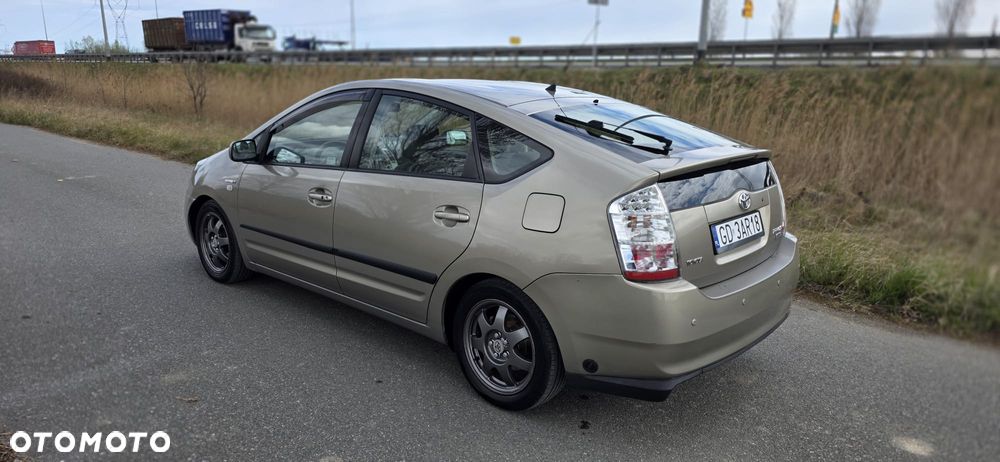 Toyota Prius 1.5 VVT-i Sol - 3