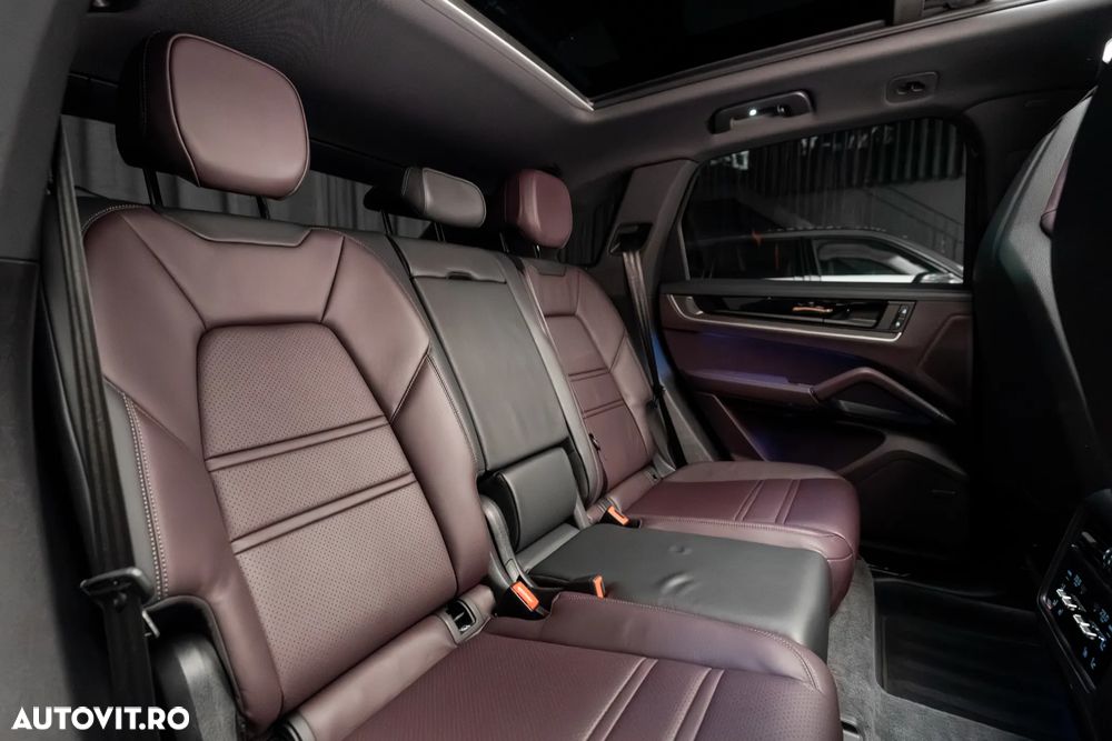 Porsche Cayenne - 35