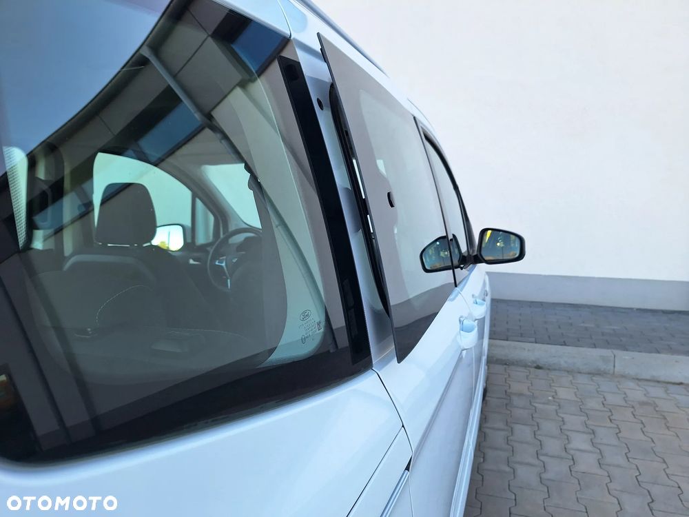 Ford Tourneo Courier - 32