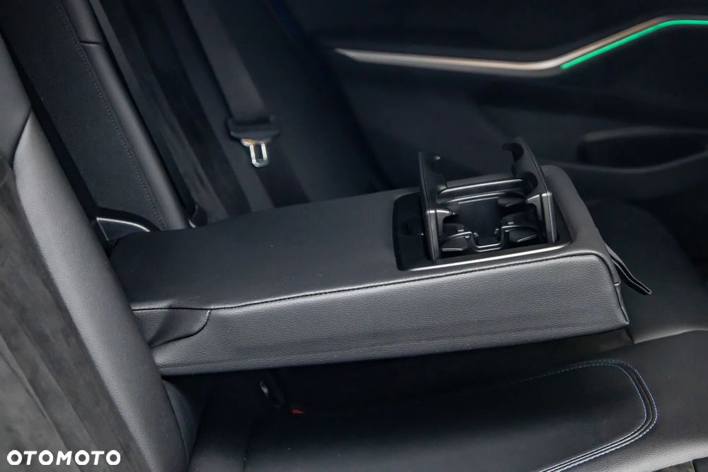 BMW Seria 3 320d xDrive M Sport sport - 28