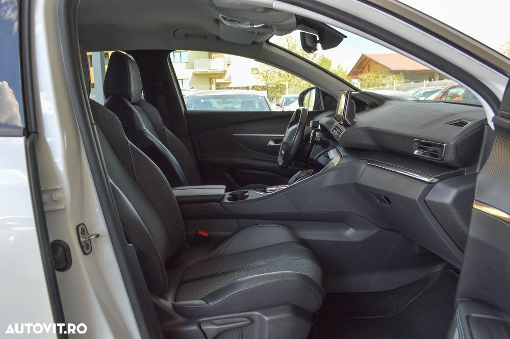 Peugeot 3008 PHEV 300 EAT8 4X4 Allure Pack - 32