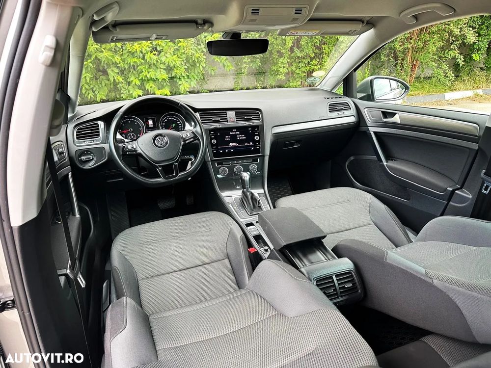 Volkswagen Golf - 6