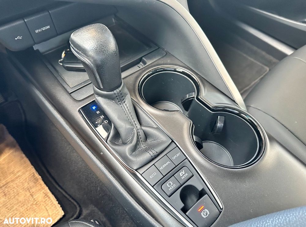 Toyota Camry Executive - 14