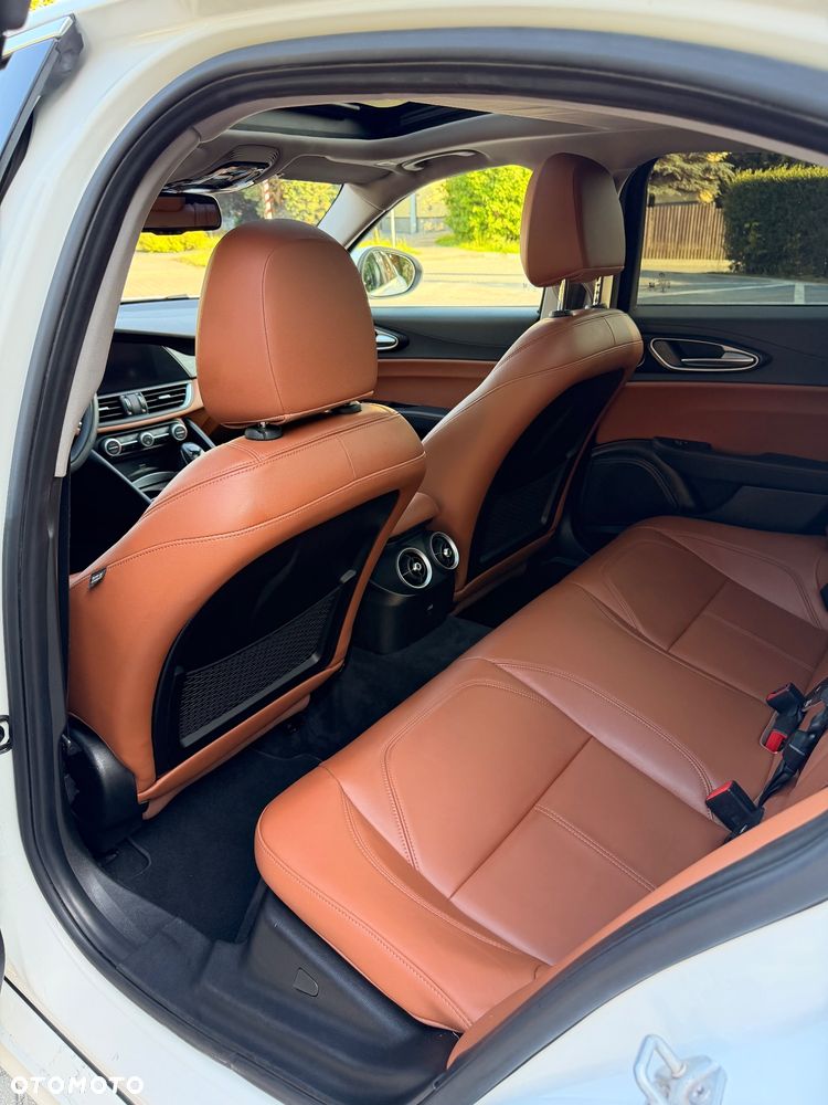 Alfa Romeo Giulia - 11