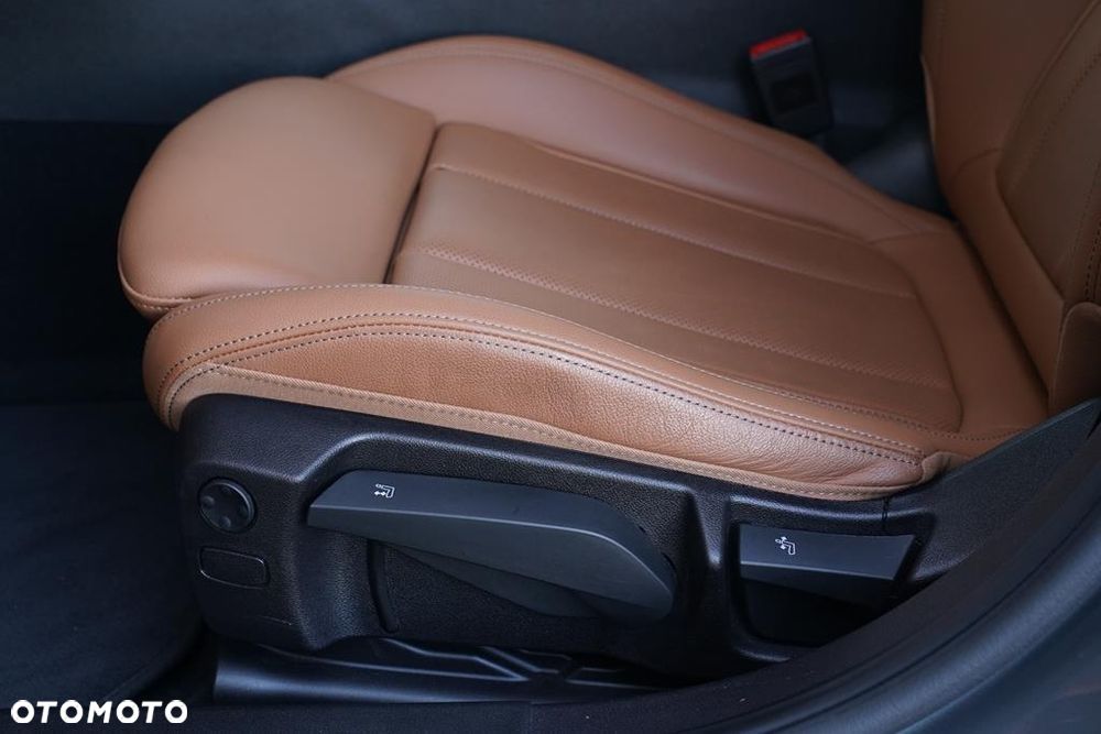 BMW Seria 3 320i xDrive M Sport sport - 14