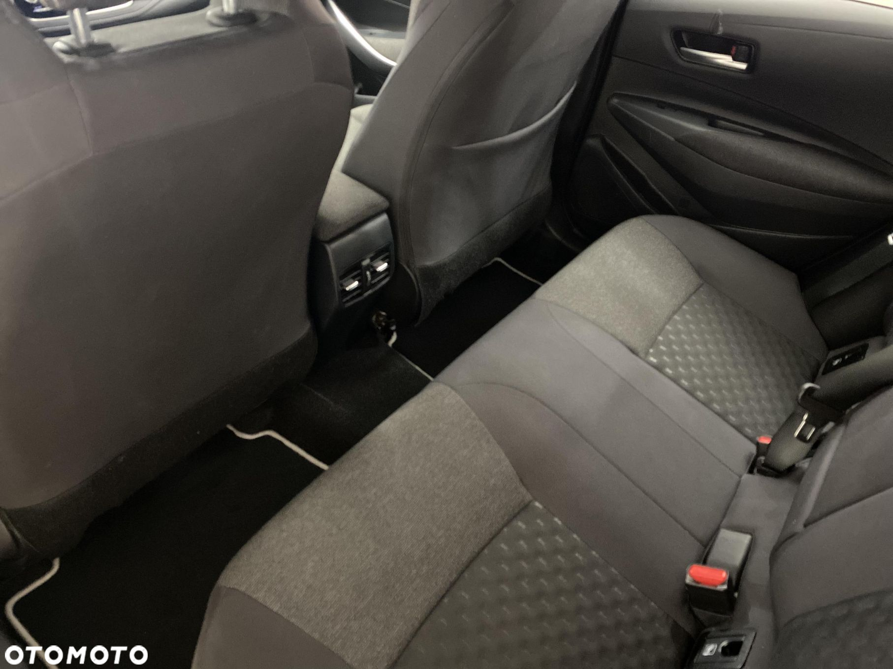 Toyota Corolla 1.8 Hybrid Comfort - 11